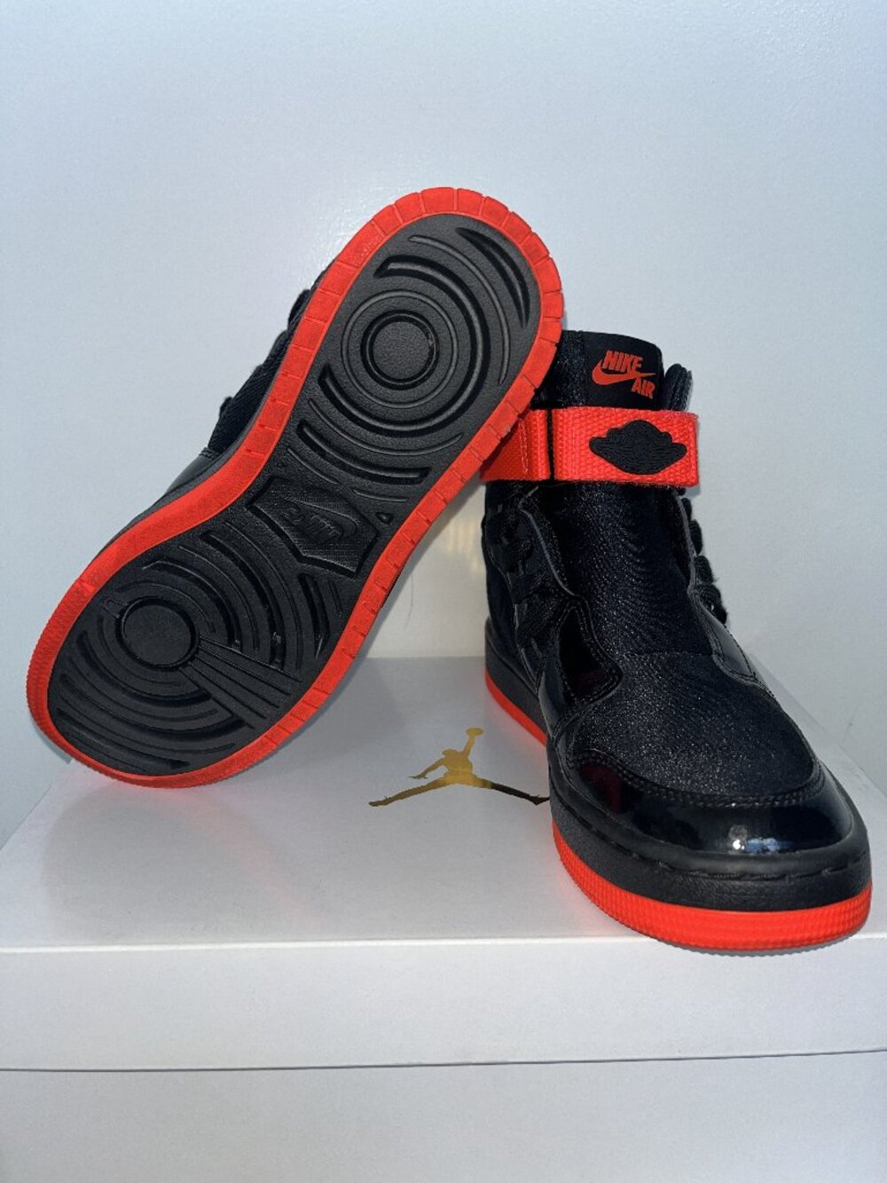 Nike Air Jordan 1 Nova XX Black Bright Crimson Noir Women’s Size 6 – Worn Once